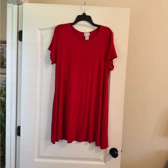 Chic Red Mini Dress for a Bold Statement - Picture 1 of 2